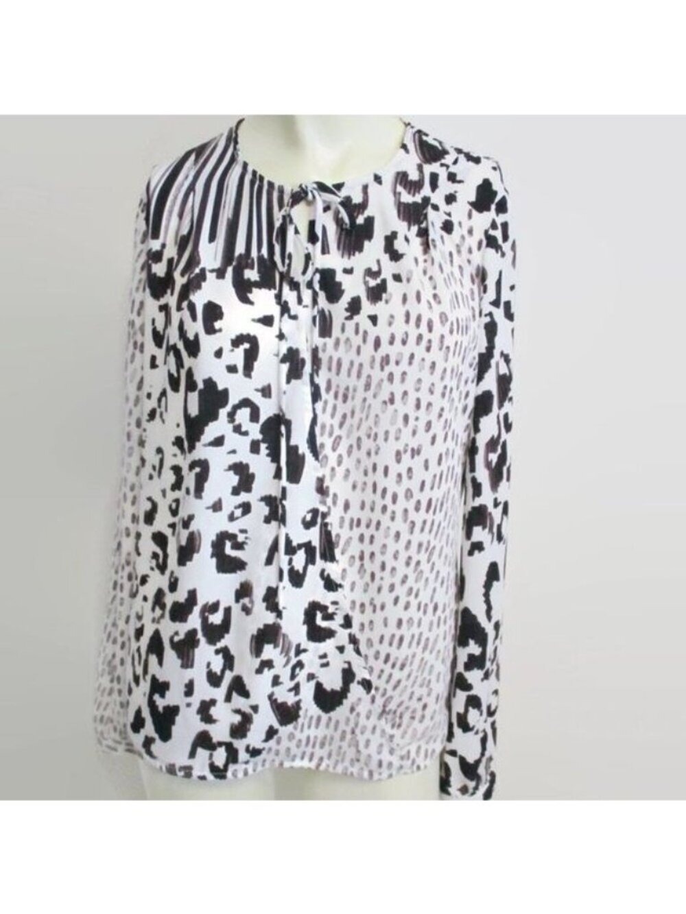 Cabi Animal Print Faux Wrap Top #590 Womens XS - Picture 2 of 4